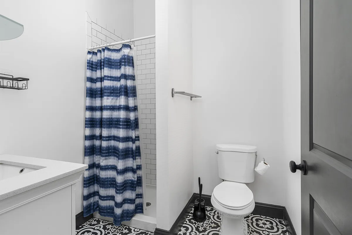 Building Photo - 125 Tobey St #2