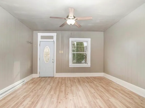 118 N 6th St, Frackville, PA 17931