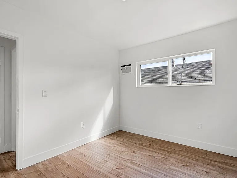 Echo Lake Apartments — Photo 38