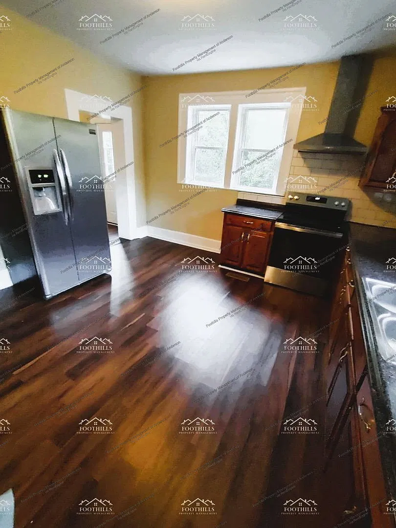2 bed, 1.0 bath, 1260 sqft, $1,300 — Photo 4
