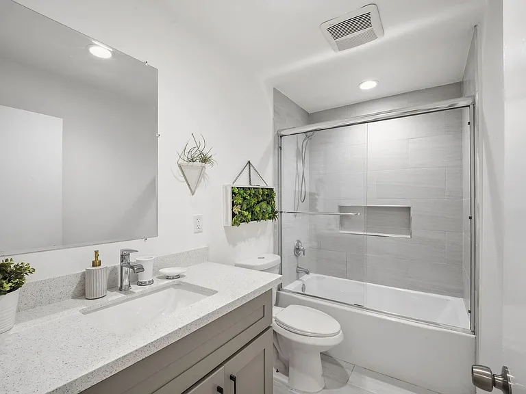 308 S Laurel St — Photo 15