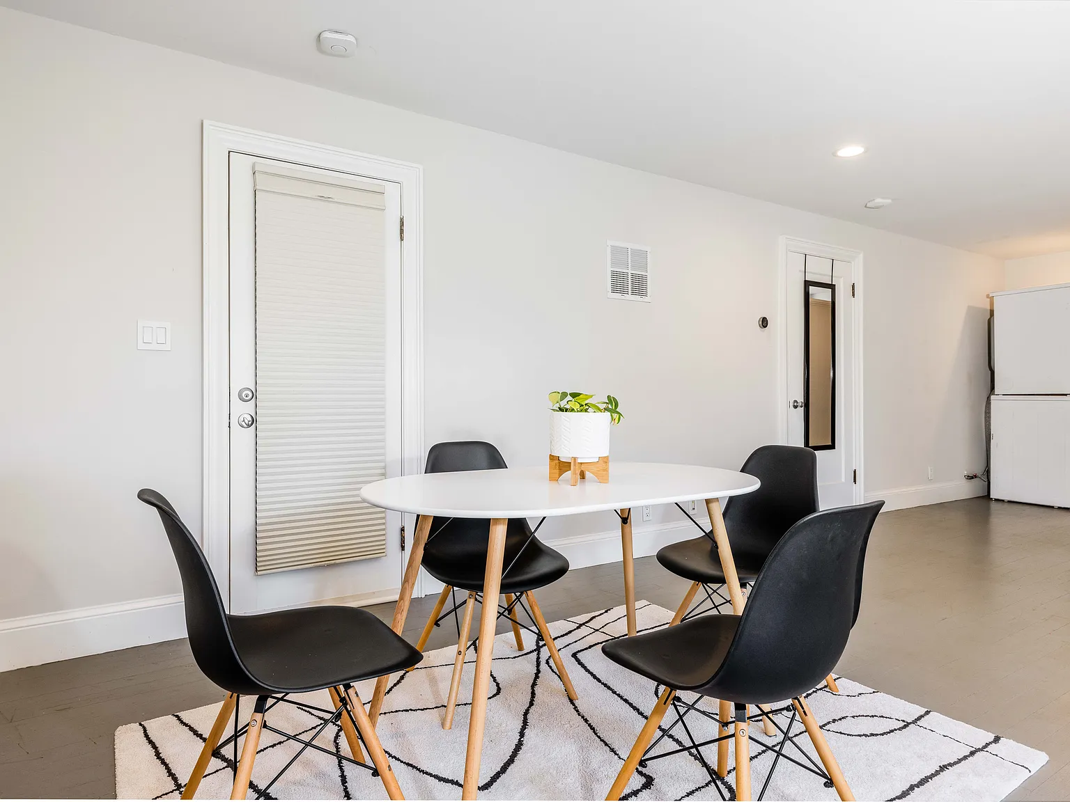 1 bed, 850 sqft, $2,450 — Photo 2