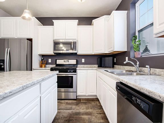 4th image of 480 E Summer Grove Dr