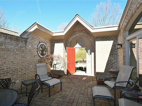 3rd image of 615 Essex Ct
