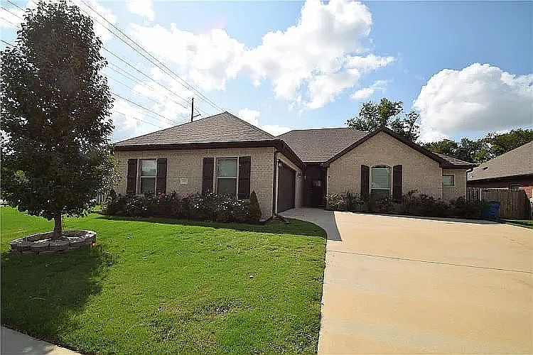 1st image of 2901 SW Briar Creek Ave
