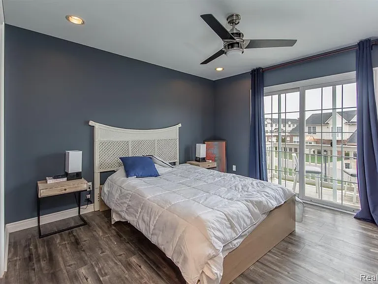 1265 Old Colony Ln — Photo 13