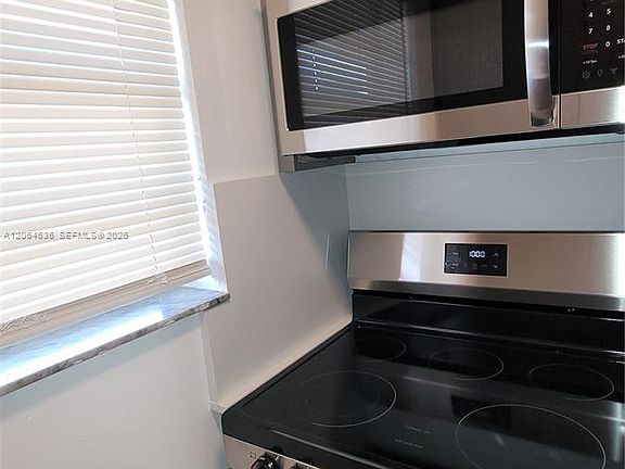 5th image of 34 E 21st St #11