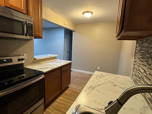 5th image of 1201 Franklin Ave APT 15