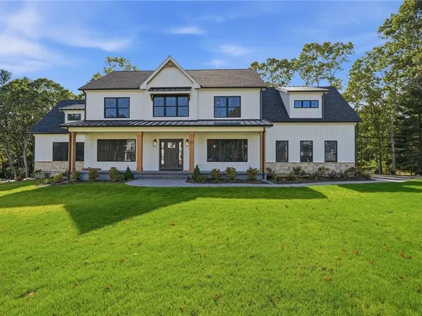 23 Paula Ln, Cranston, RI 02921