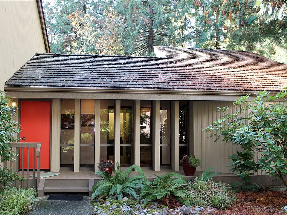 2nd image of 2417 209th Ave NE