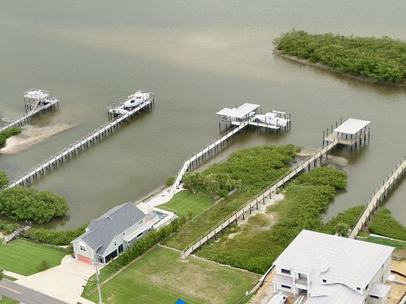 4th image of 211 N Riverside Dr