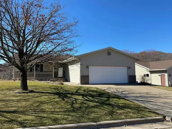 325 Regent Dr, La Crescent, MN 55947