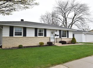 814 Mayfair Dr, Racine, WI 53402