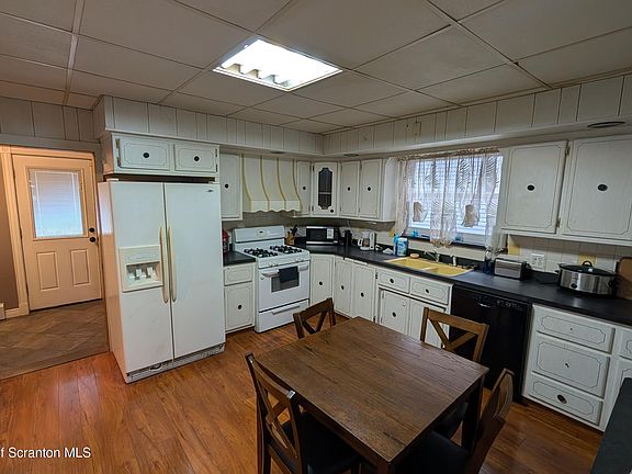 3rd image of 901 Throop St