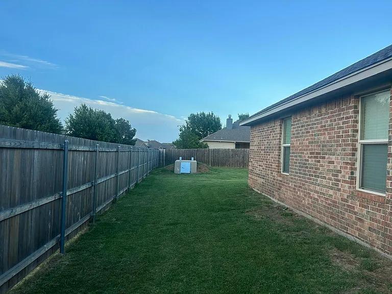 2400 Rookhaven Ln — Photo 8