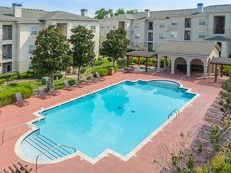 Estancia Apartments — Photo 1