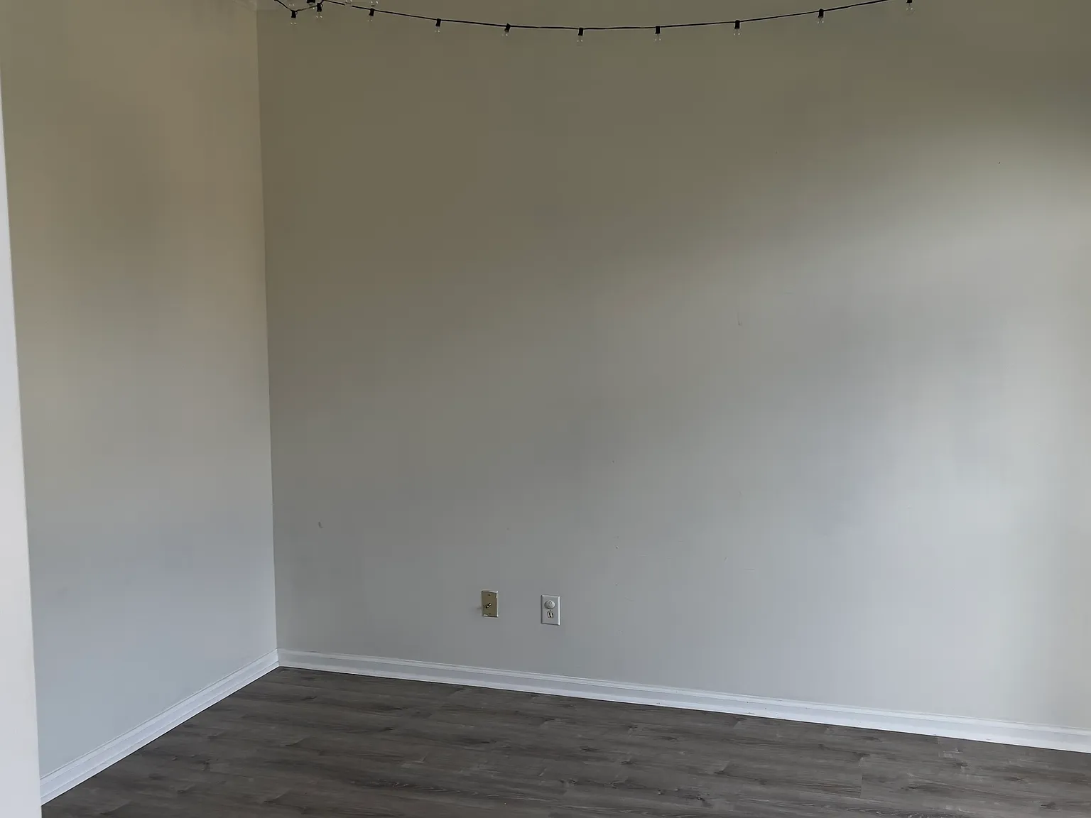 4 bed, 2401 sqft, $3,300 — Photo 2