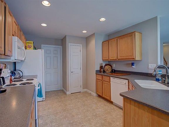 3rd image of 435 Sunnybrook Dr