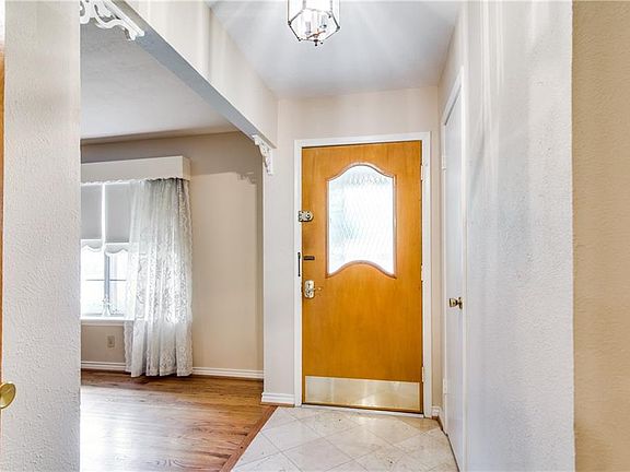4th image of 1218 Lexington Dr