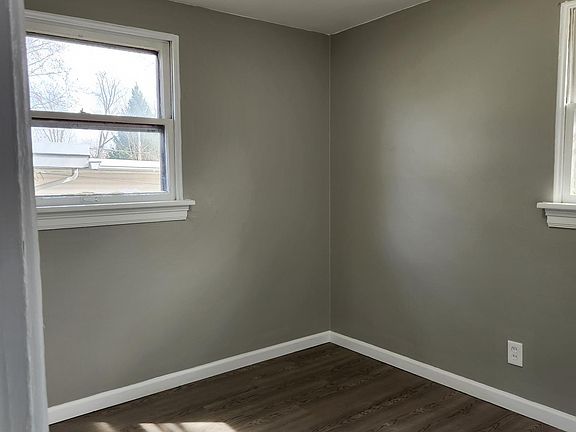 4th image of 24 Redwood Dr