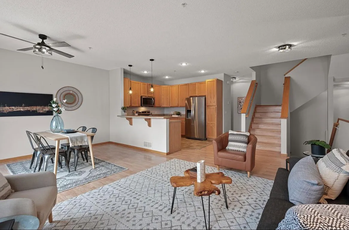 2 bed, 1.5 bath, 1573 sqft, $2,200 — Photo 4