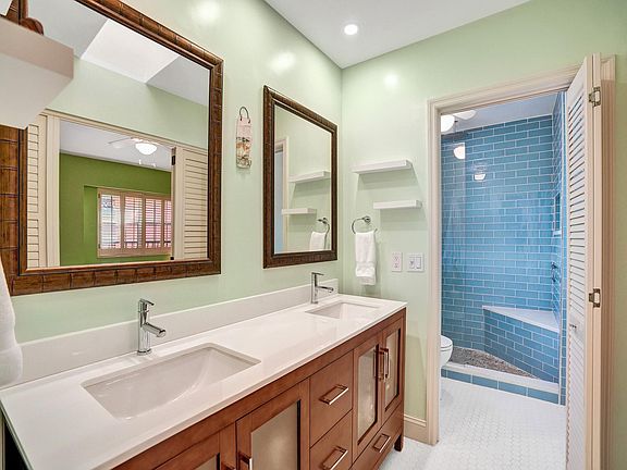 4th image of 801 NE 1st Street #7