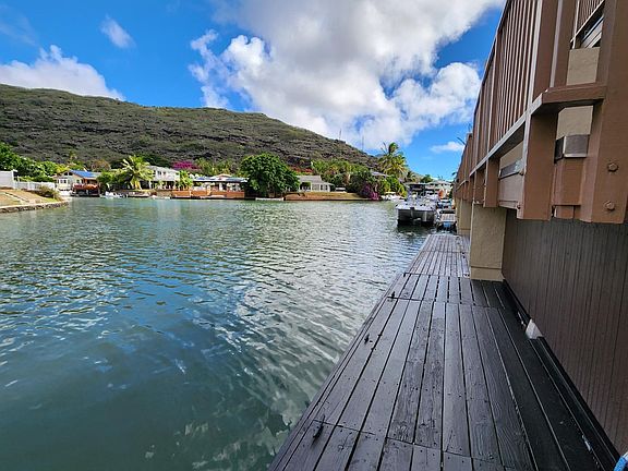 Access the marina community and Mauna Lua Bay!