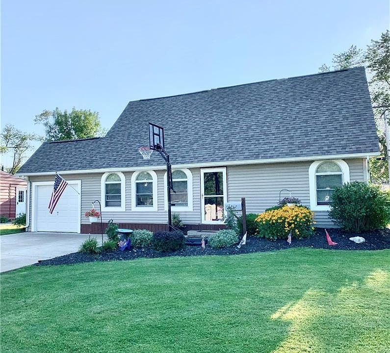 1st image of 26 Marilyn Dr