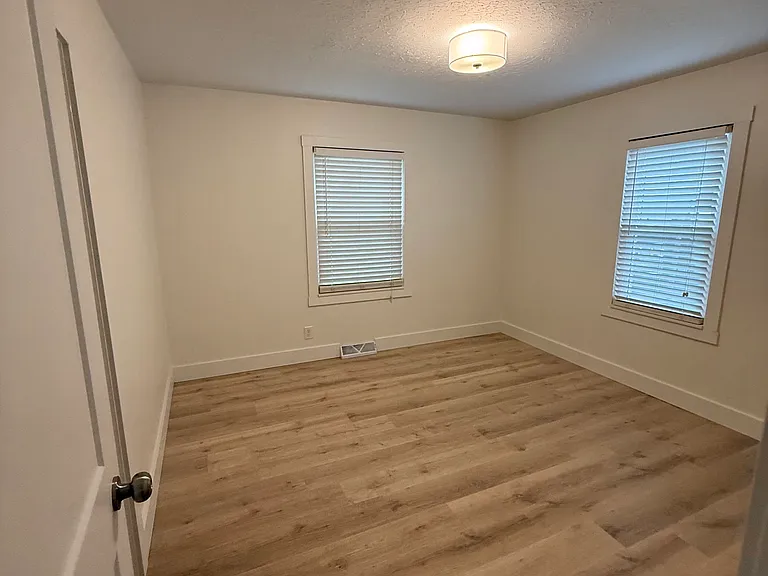 2418 E Kirkwood St — Photo 11