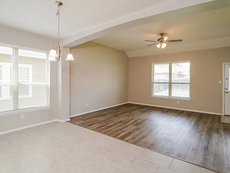 9719 Belmore Cv — Photo 6