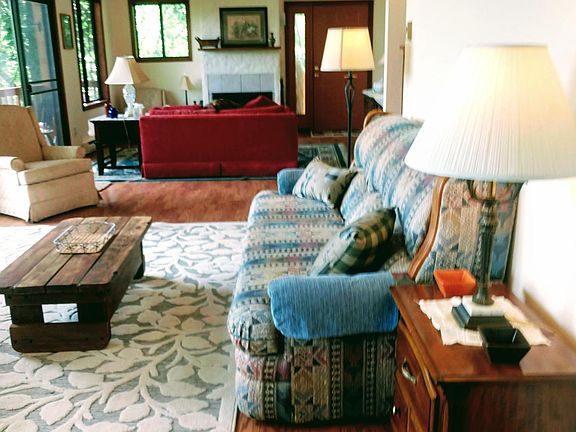 3rd image of 104 Greenwood Ln #Top