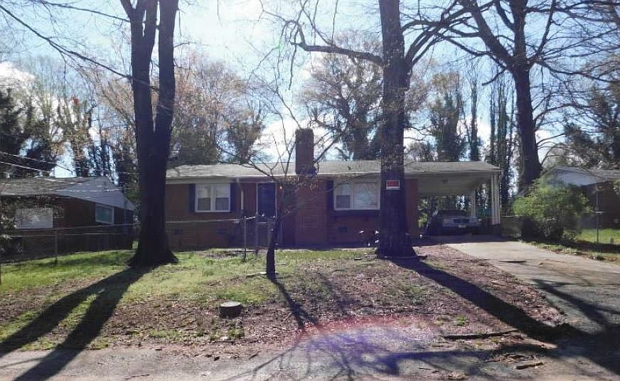 1st image of 405 E Dorchester Blvd