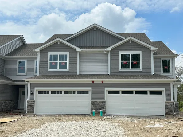 492 Carpathian Dr, Crystal Lake, IL 60012