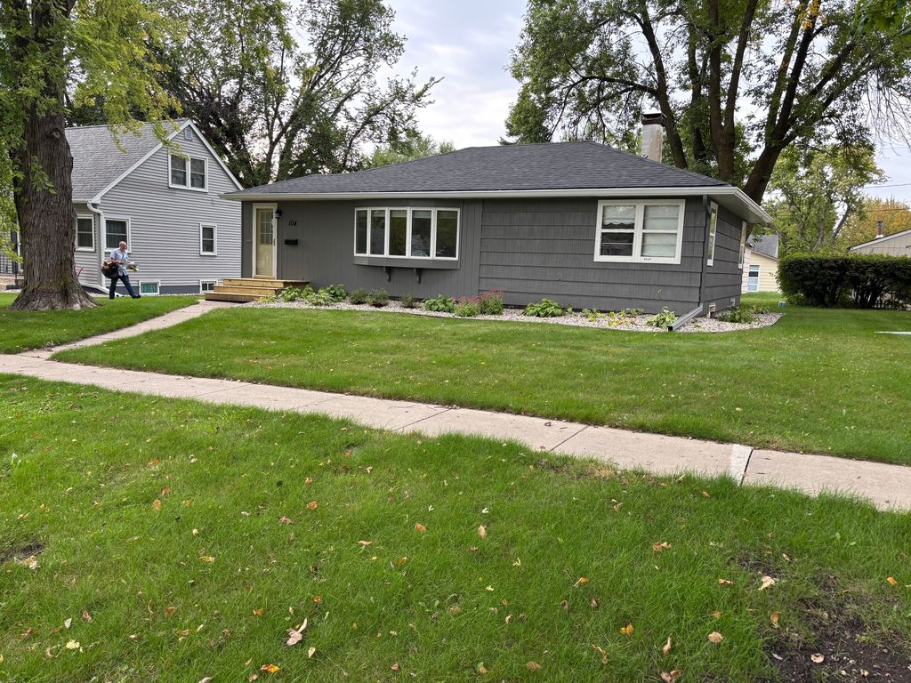 104 S California Ave - Property Image