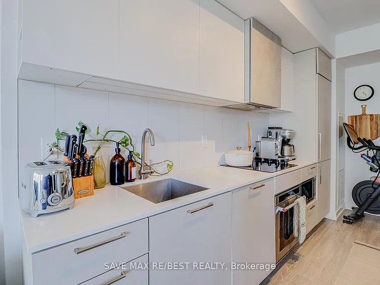 19 Western Battery Rd #2810 — Photo 12