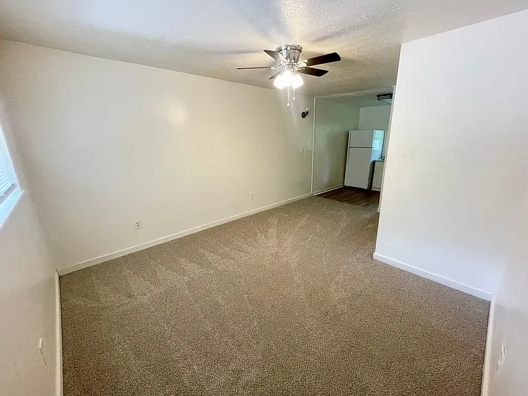 154 Crestview Apartments! 2 Bed/1 Bath Units Available for Lease! Brandon 042 — Photo 3
