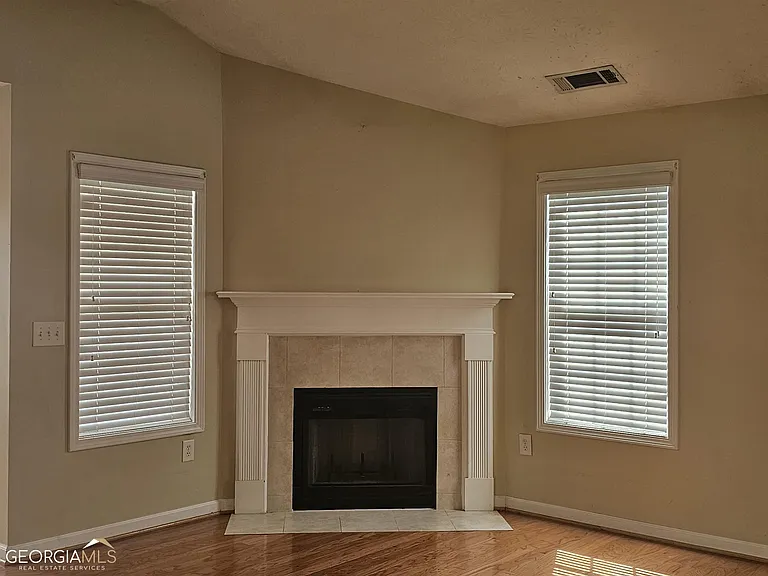45 Manchester Ln — Photo 5