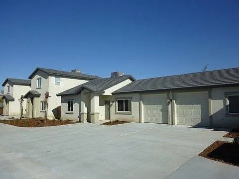 3 bed, 2.5 bath, 1400 sqft, $1,775 — Photo 2