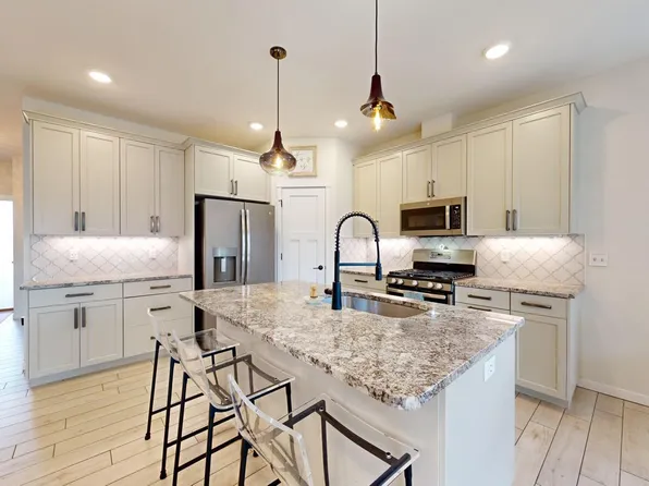 843 Golf View Ave, Zumbrota, MN 55992