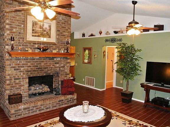 3rd image of 9703 Meadow Oak Dr
