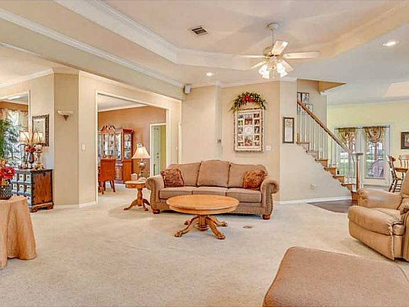 2nd image of 10466 Meadowview Dr