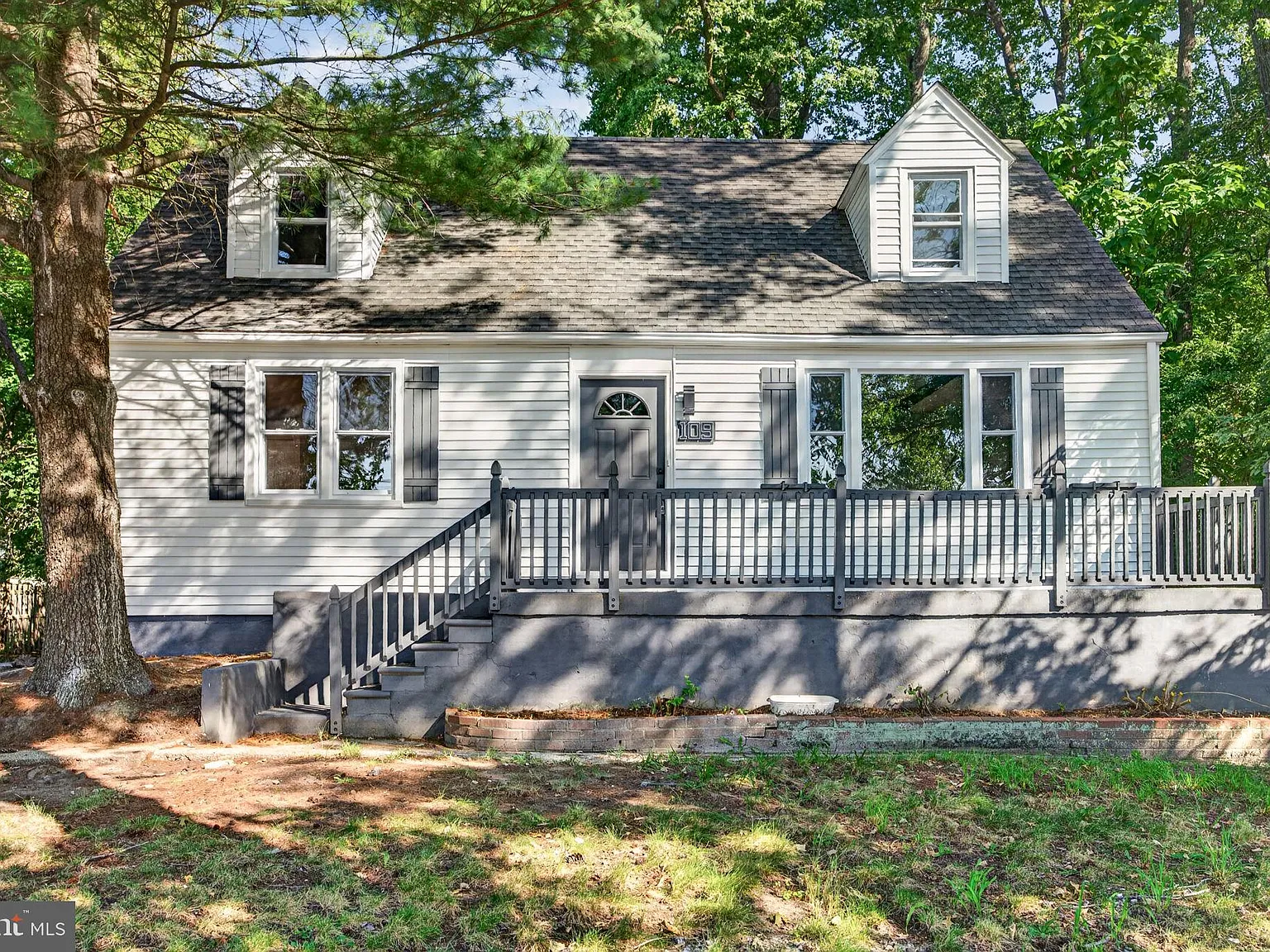 4 bed, 1.0 bath, 1425 sqft, $2,900 — Photo 1