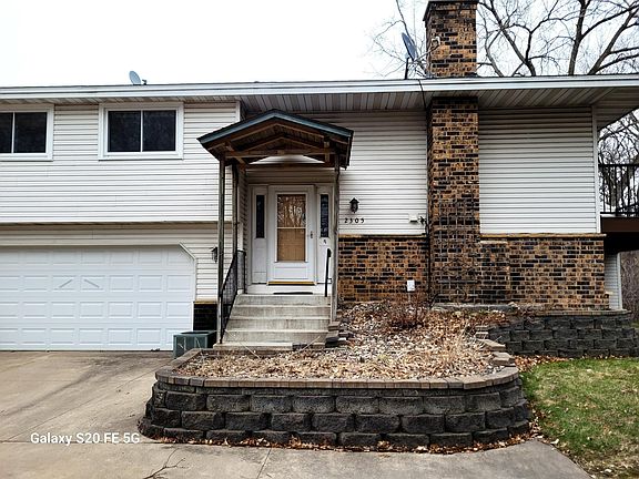 3rd image of 2305 E 122nd St