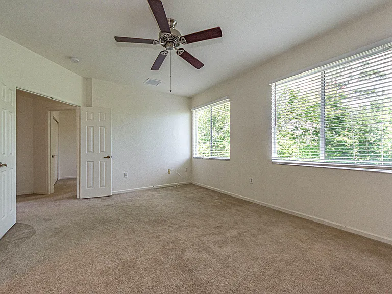 2563 Stockbridge Sq SW — Photo 15