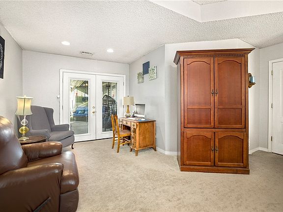 3rd image of 3055 N Quartz Dr
