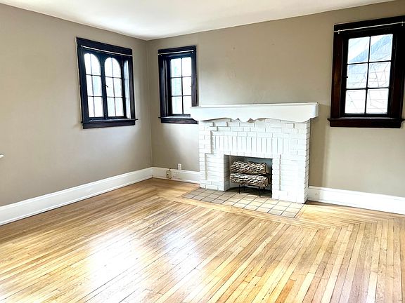 4th image of 6110 Gladys Ave