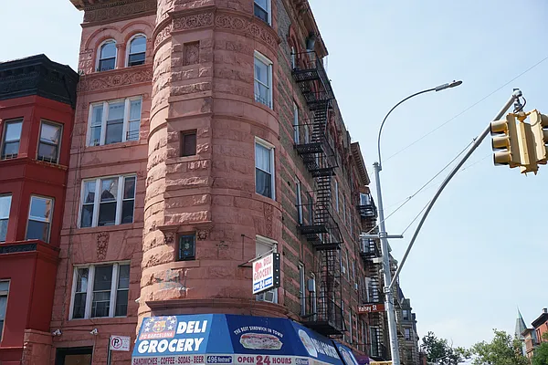 Rented by Rennit Inc. | media 36