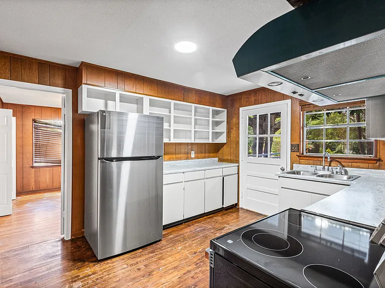 431 Benning Dr — Photo 8
