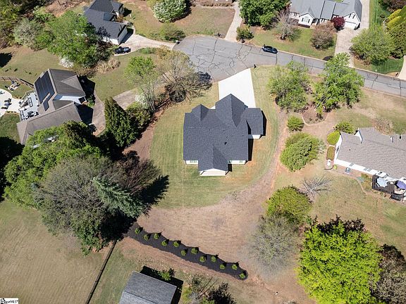 4th image of 405 Pearle Brook Ln