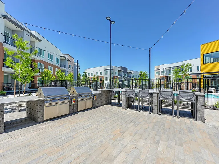 Halcyon Apartments — Photo 14